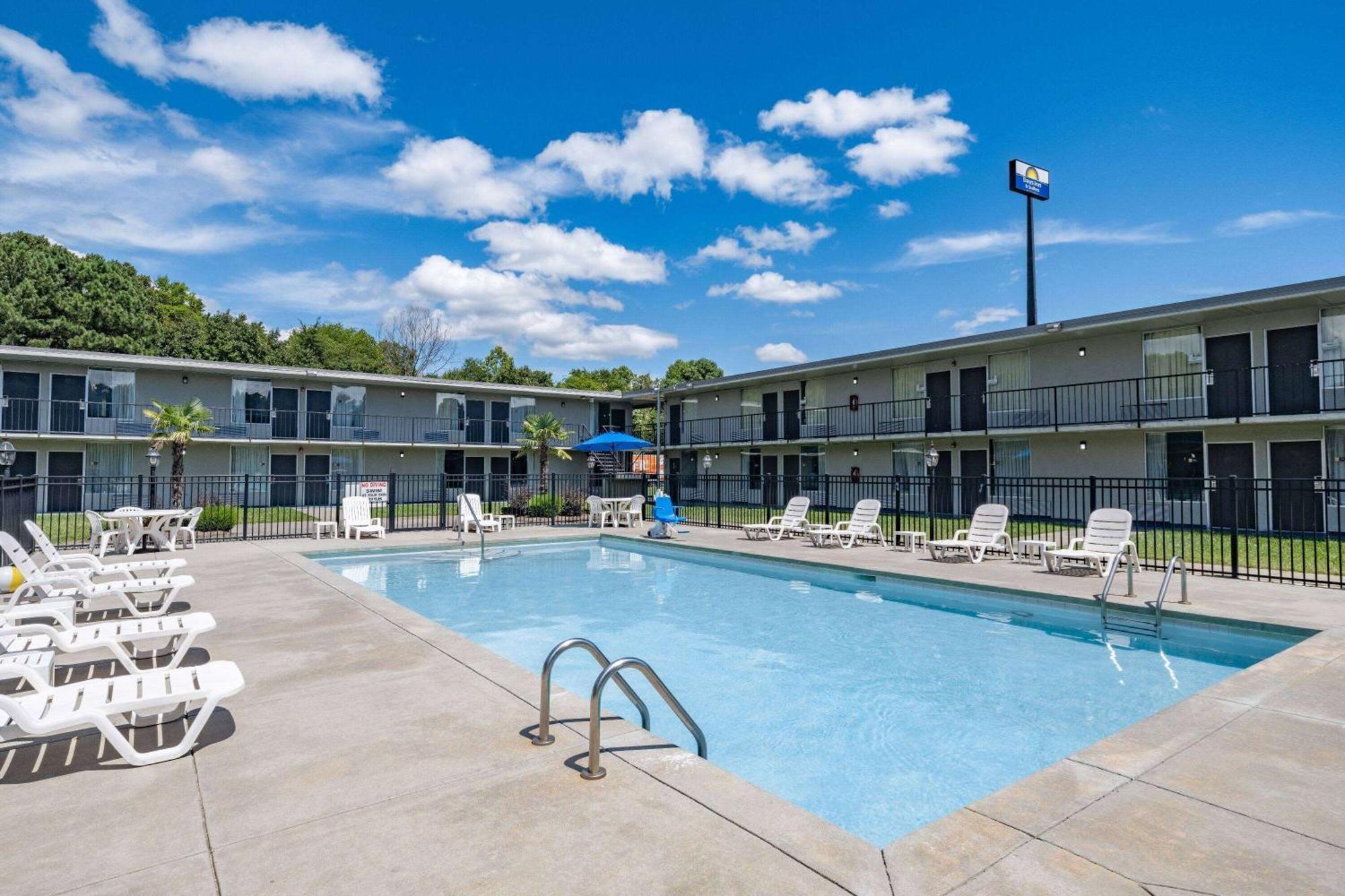 Days Inn And Suites By Wyndham Oxford Exterior foto